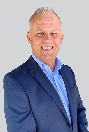 OlaSarvik_web.jpg position: relative